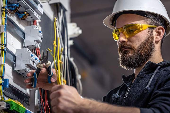 Confiez-nous les travaux d'électricité générale pour tous types de locaux